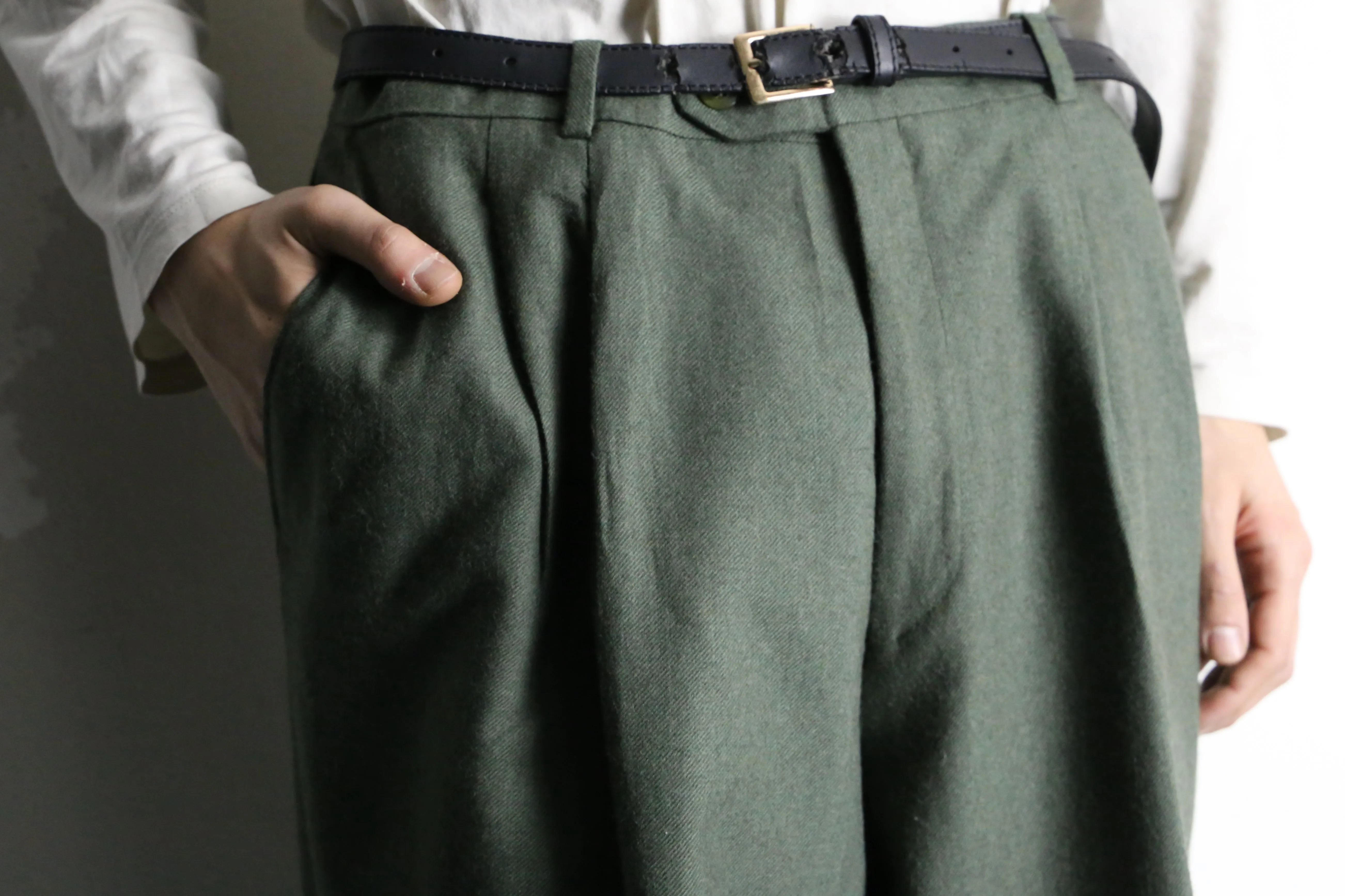 moss green 2tuck wide tapered wool slacks